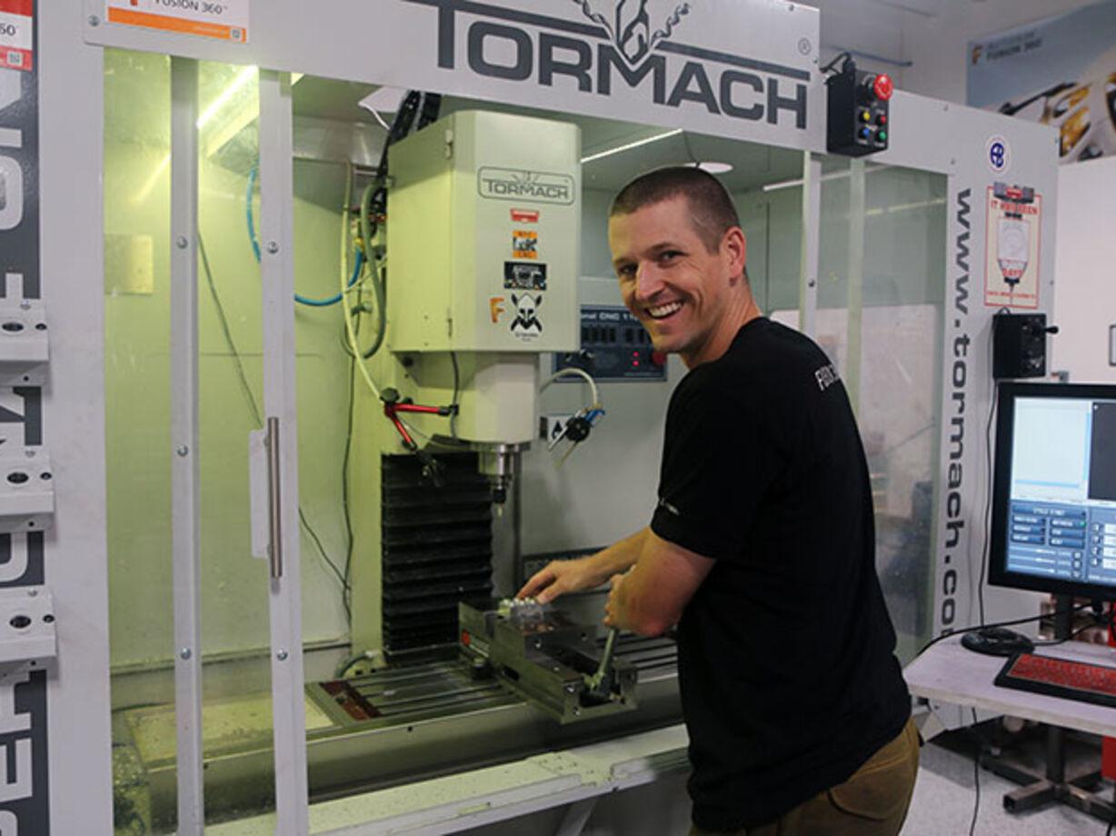 Social Media for Manufacturing: AU Speaker John Saunders Shares His Insights with Redshift