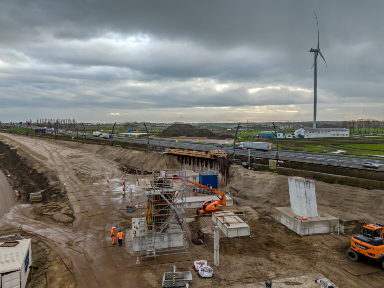 Construction site at Zuidwestboog Meteren. Image courtesy of VolkerWessels.